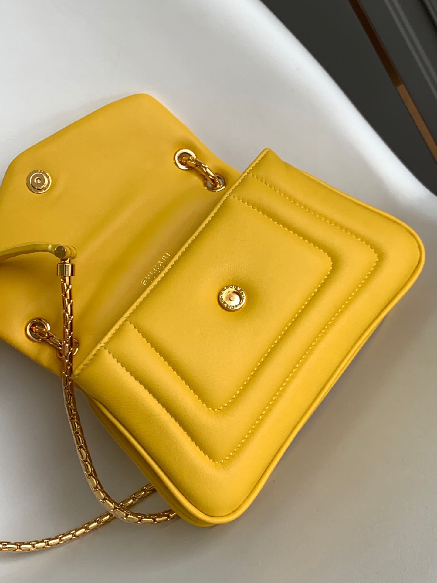TÚI BVLGARI SERPENTI CALFSKIN YELLOW