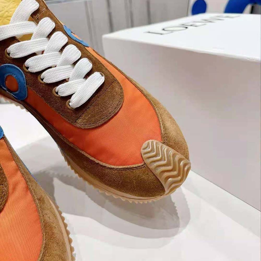 GIÀY Loewe Unisex Flow Runner in Nylon and Suede