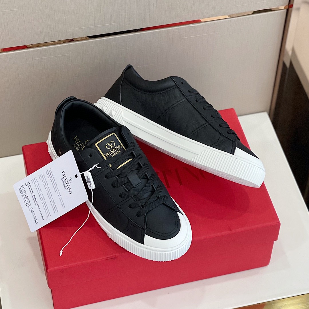 GIÀY VALENTINO STUDD LEATHER SNEAKER SHOES AAA