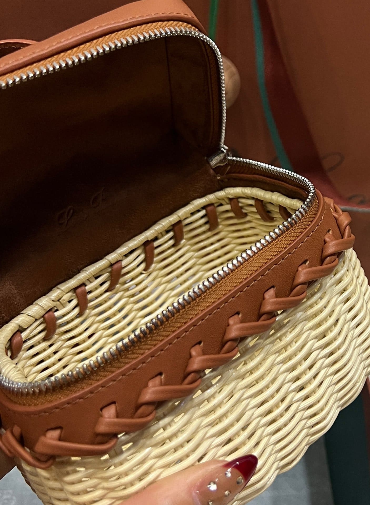 TÚI Loro Piana Women Extra Pocket Cross Body Wicker bằng da bê kết hợp tre đan