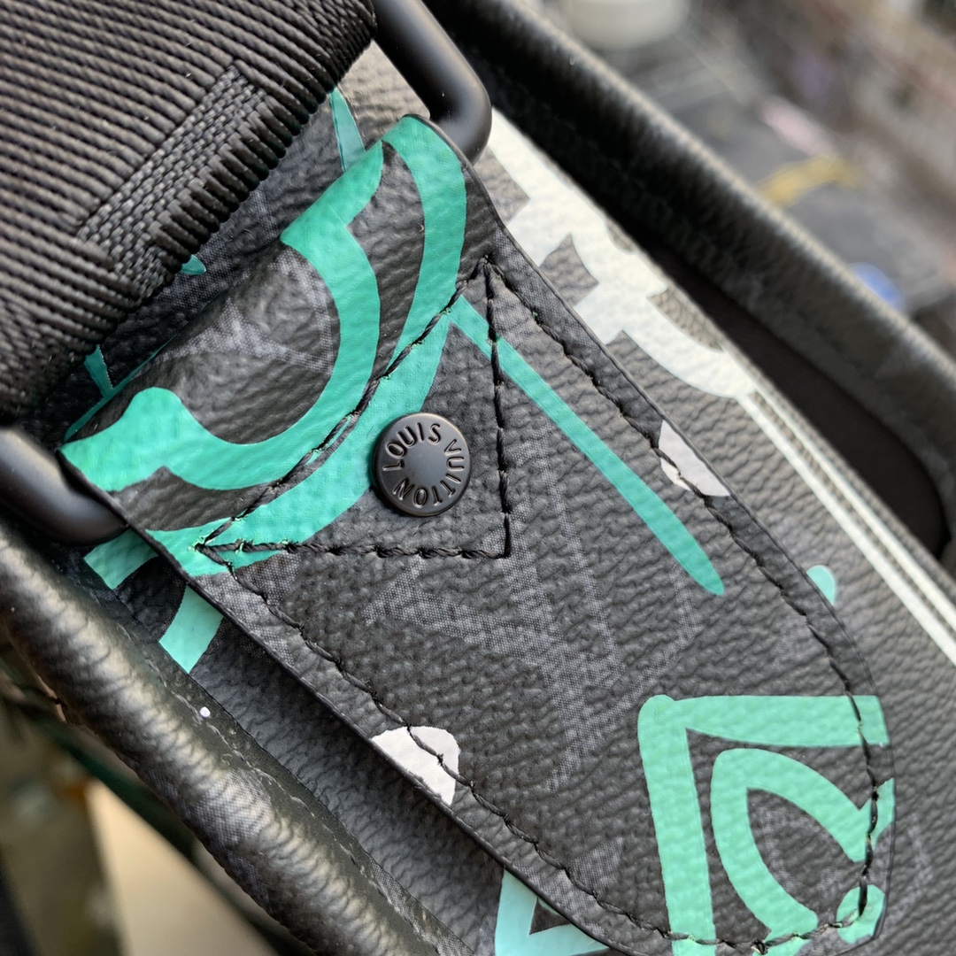 TÚI LOUIS VUITTON  Archy Monogram Eclipse Messenger Bag