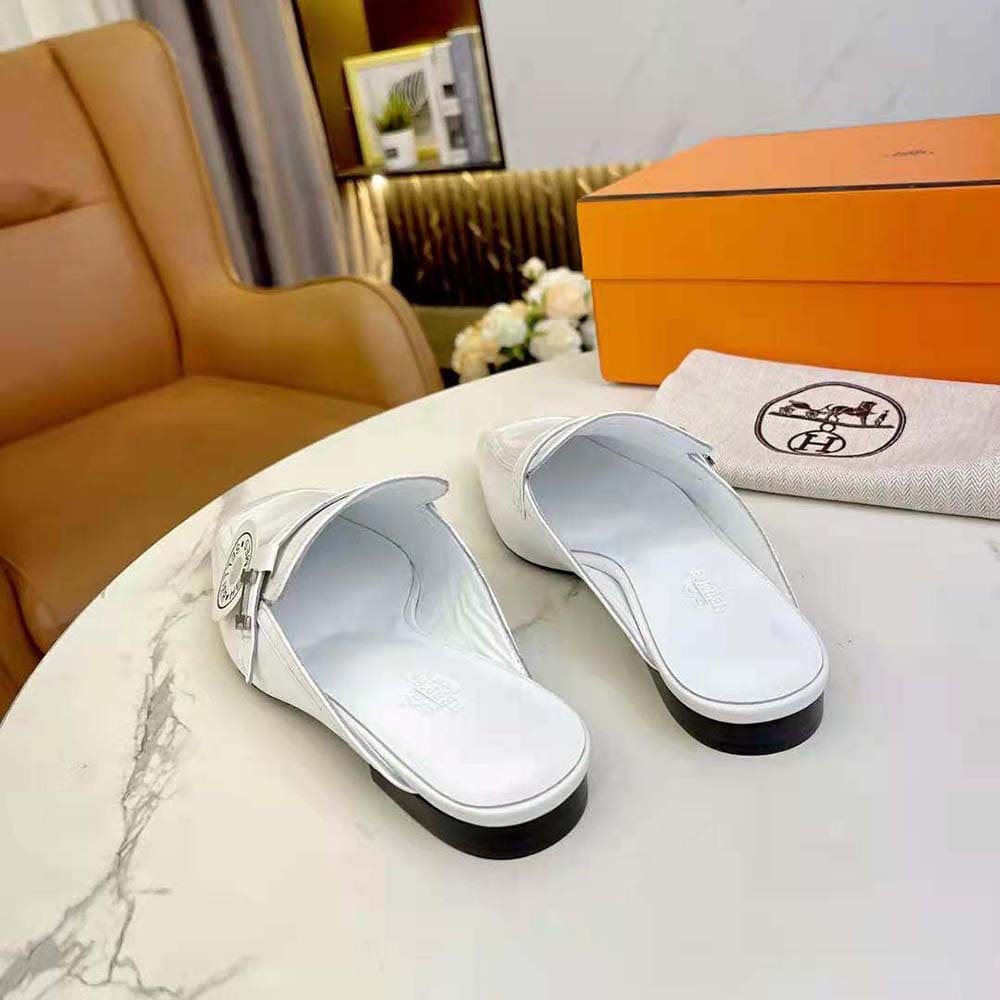 GIÀY Hermes Women Groupie Mule in Goatskin with Miniature Palladium-Plated Paris Buckle-White