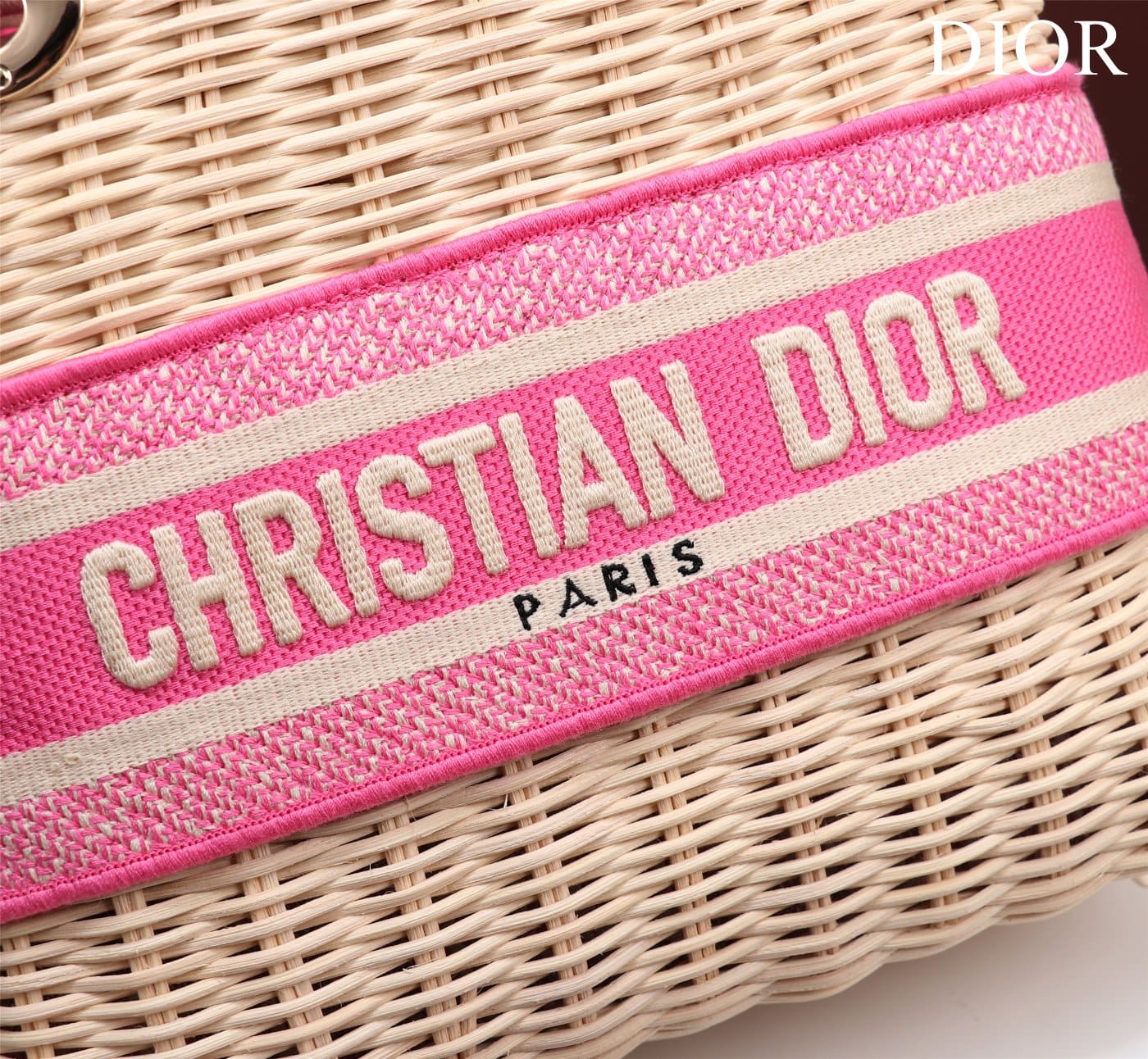 TÚI Dior Women Medium Lady Dior Bag Natural Wicker and Pink Dior Oblique Jacquard dệt tay bằng liễu gai