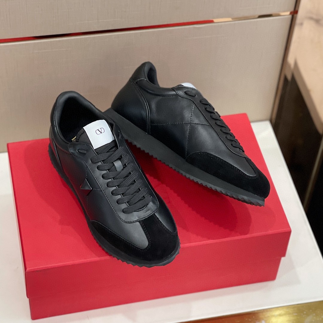 GIÀY VALENTINO STUDD SUEDE LEATHER SNEAKER SHOES AAA