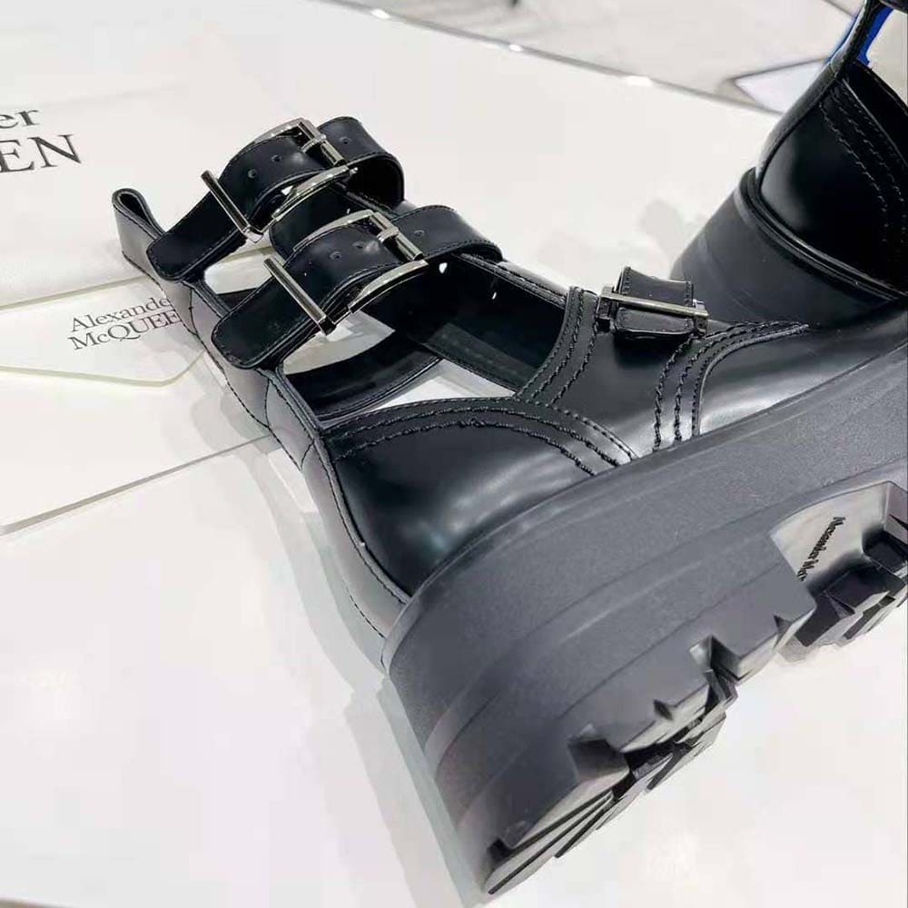GIÀY Alexander Mcqueen Women Rave Buckle Boot in Black/Silver