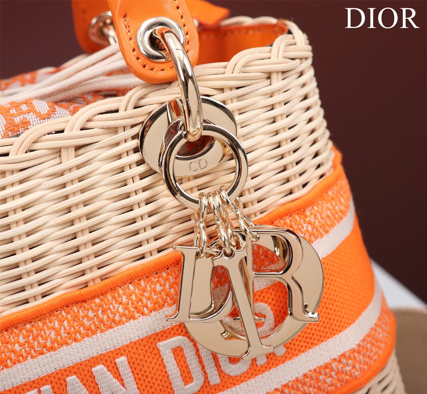 TÚI Dior Women Medium Lady Dior Bag Natural Wicker and Orange Dior Oblique Jacquard dệt tay bằng liễu gai