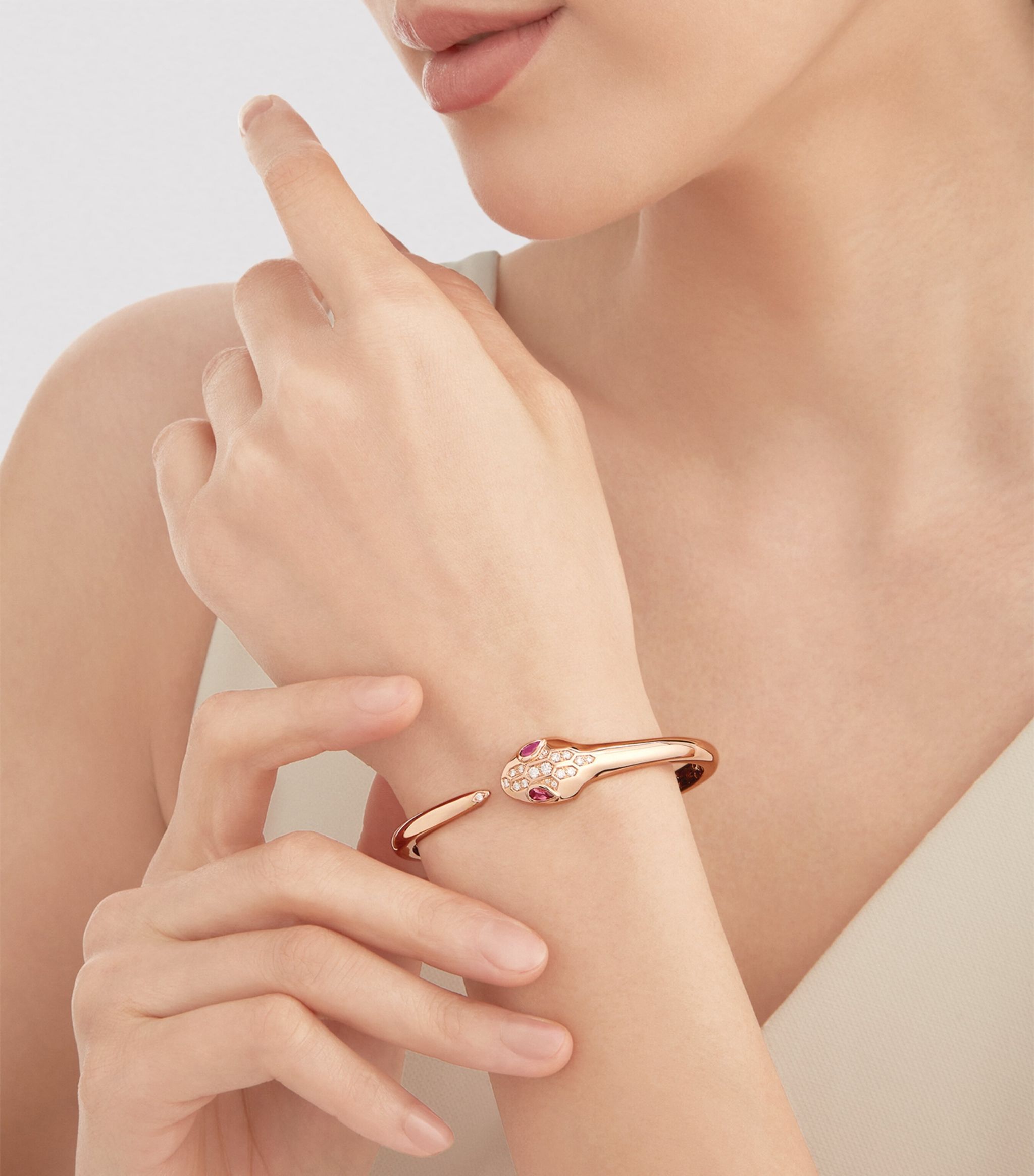 Vòng tay BVLGARI Rose Gold And Diamond Serpenti Bracelet vàng hồng 18K