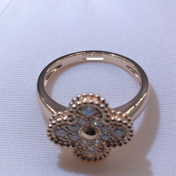 Nhẫn Alhambra cổ điển đính kim cương 18k vàng hồng Van Cleef & Arpels 18K  (Liên hệ để biết giá)