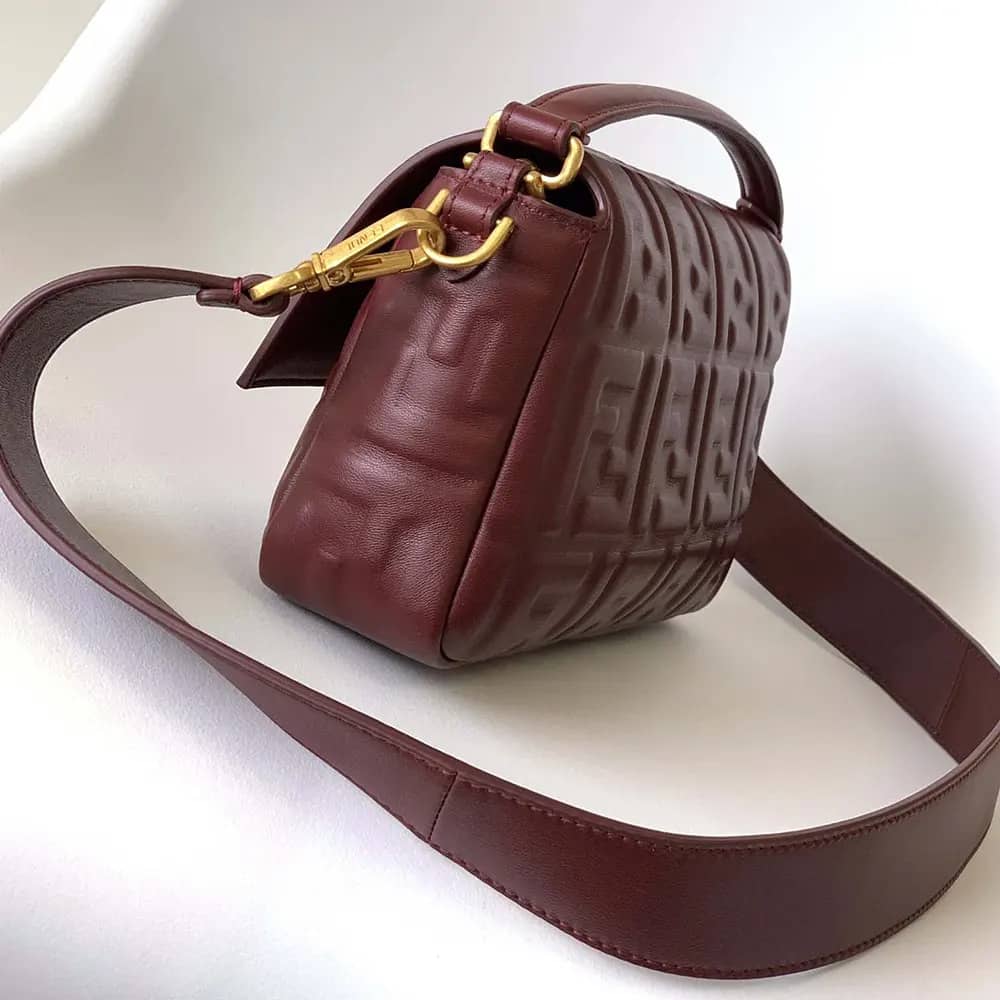 TÚI Fendi Women Medium Baguette da màu nâu đỏ