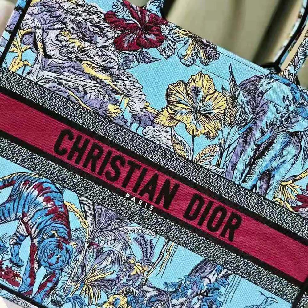 TÚI Dior Women Large Dior Book Tote Celestial Blue Multicolor Toile de Jouy Voyage Embroidery