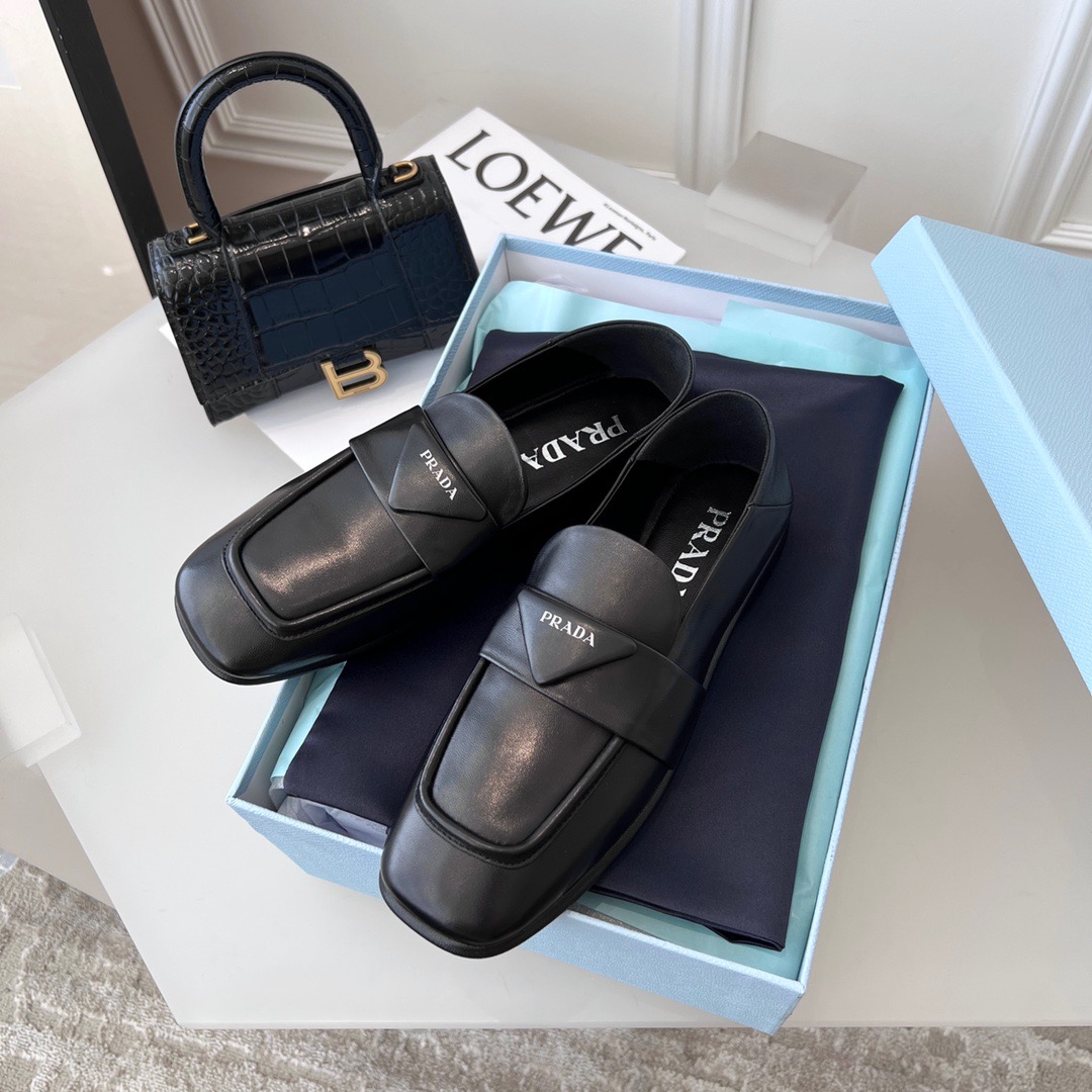 GIÀY PRADA TRIANGLE LOGO LOAFER SHOES