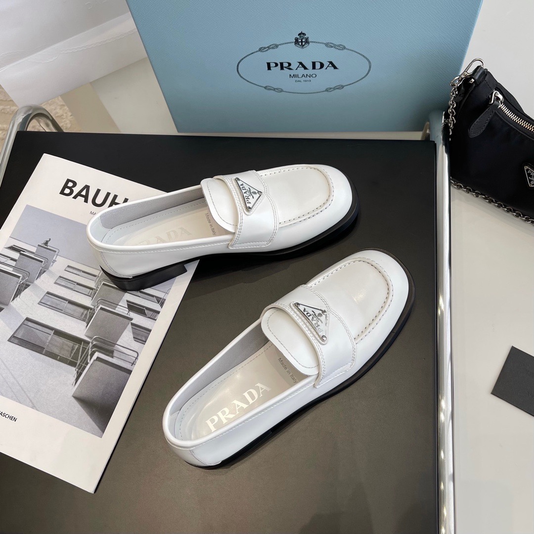 GIÀY PRADA TRIANGLE LOGO LOAFER SHOES