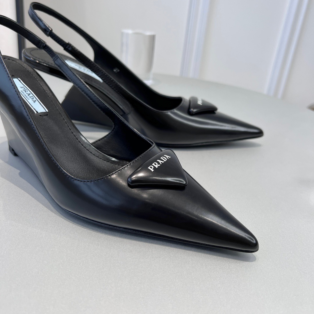 GIÀY PRADA TRIANGLE LOGO SLING BACK SHOES