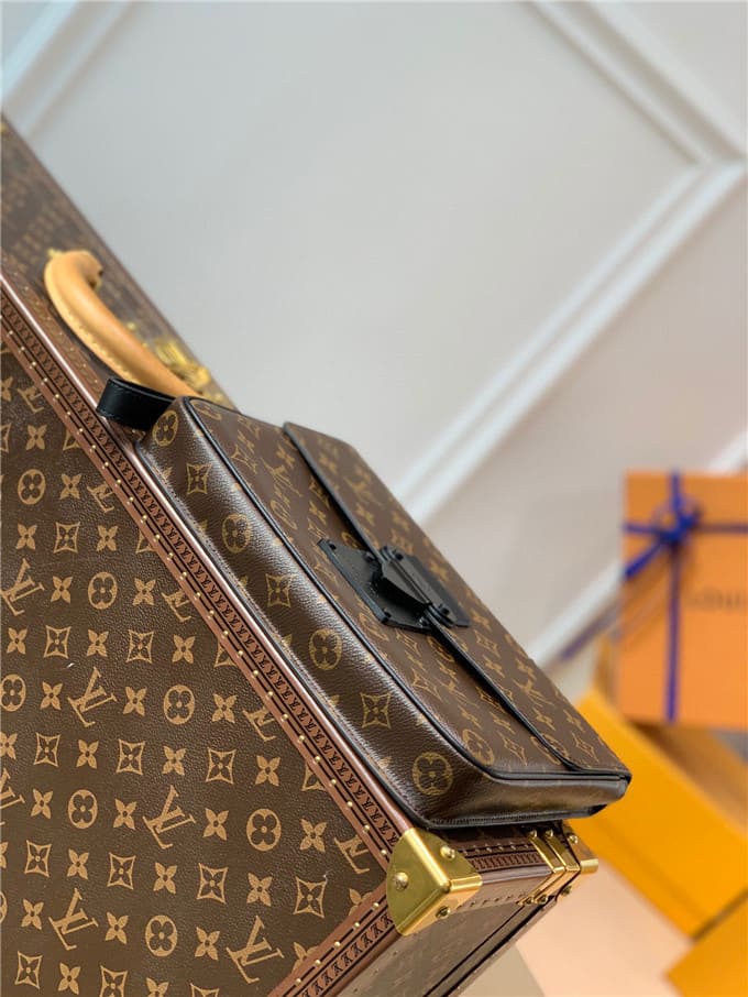 Túi LOUIS VUITTON s lock a4 pouch bag