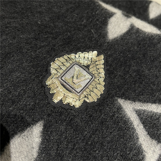 KHĂN Louis Vuitton cashmere Medal scarf