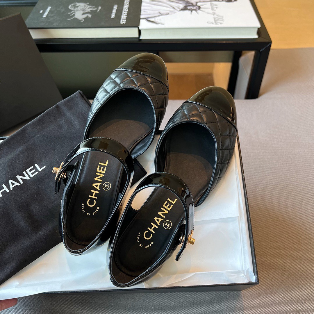GIÀY CHANEL CC Logo Leather Sling Back