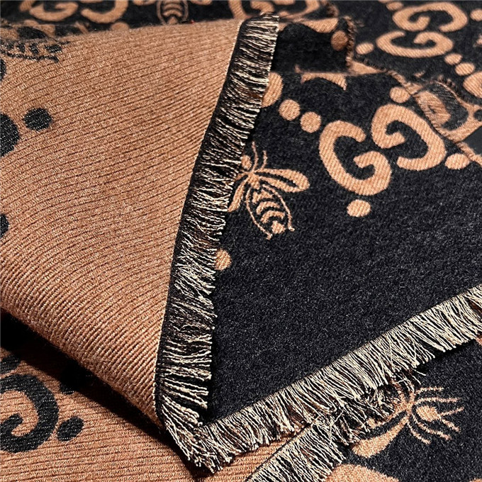 KHĂN Gucci GG Bee Cashmere scarf