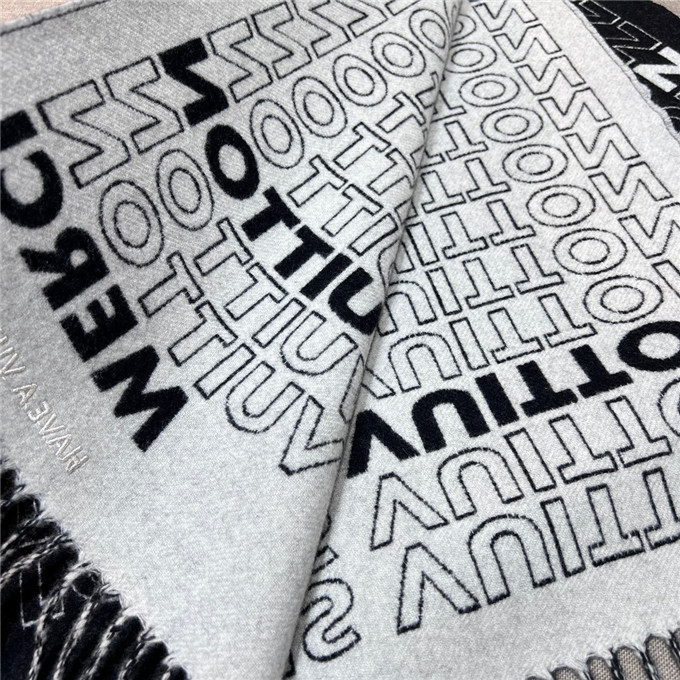 KHĂN Louis Vuitton LV Have you a nice Louis Vuitton scarf unisex