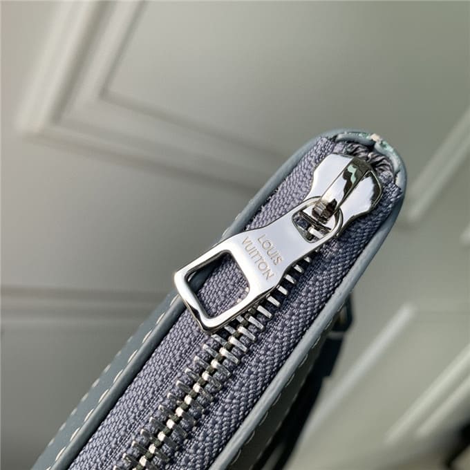 Túi LOUIS VUITTON pochette to-go bag unisex