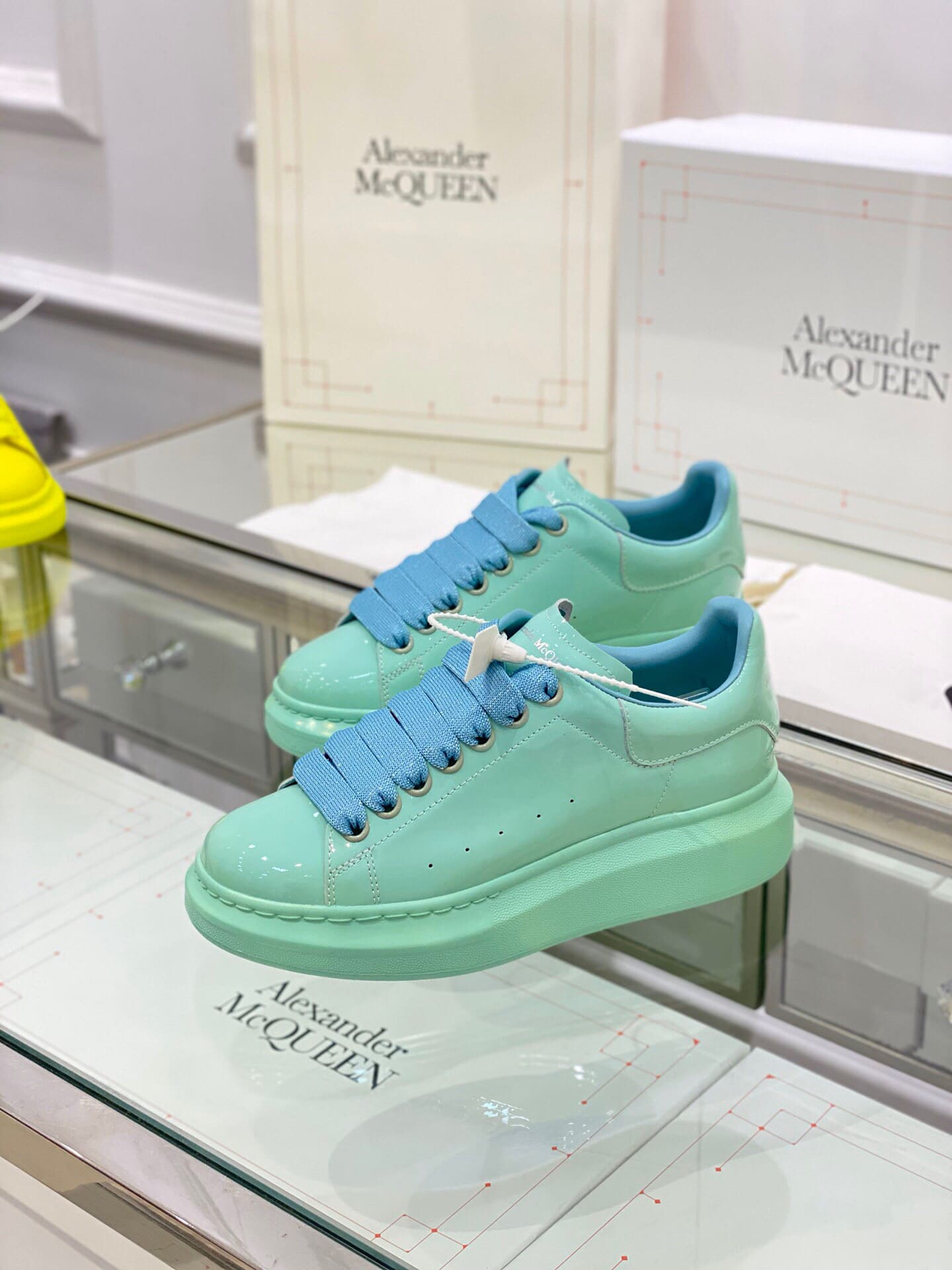 GIÀY ALEXANDER MCQUEEN SNEAKERS SHOES AAA UNISEX NAM VÀ NỮ DA BÊ HẢO HẠNG