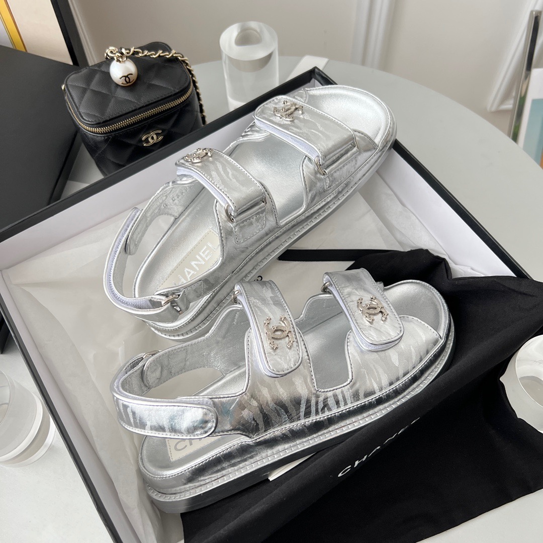 GIÀY CHANEL CC LOGO SANDALS