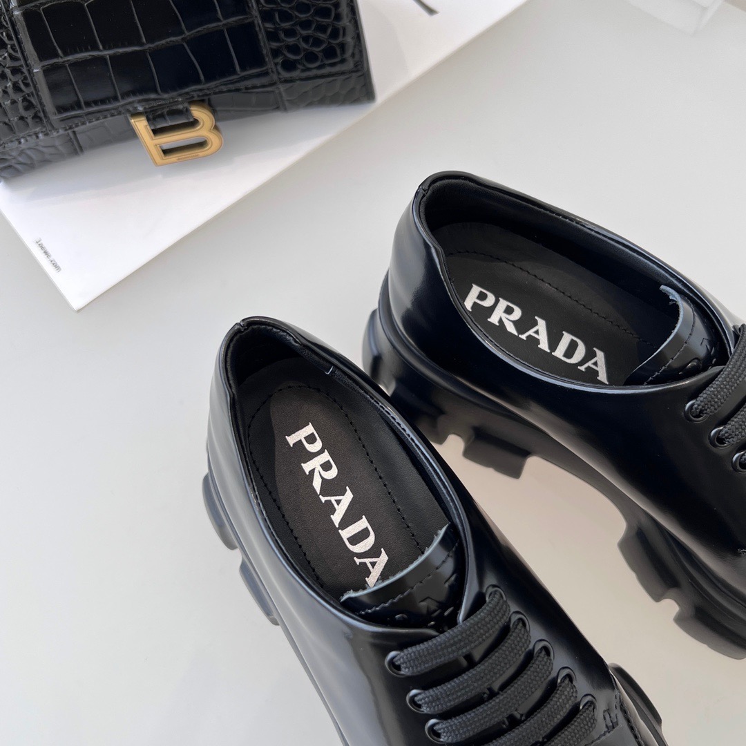 GIÀY PRADA TRIANGLE LOGO LOAFER SHOES