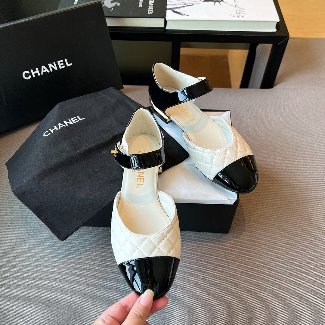 GIÀY CHANEL CC Logo Leather Sling Back