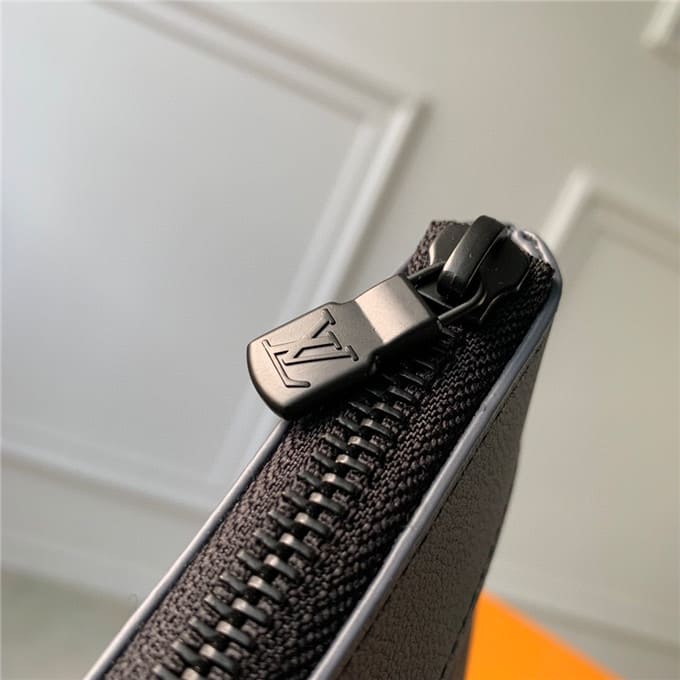 Túi LOUIS VUITTON pochette to-go bag unisex