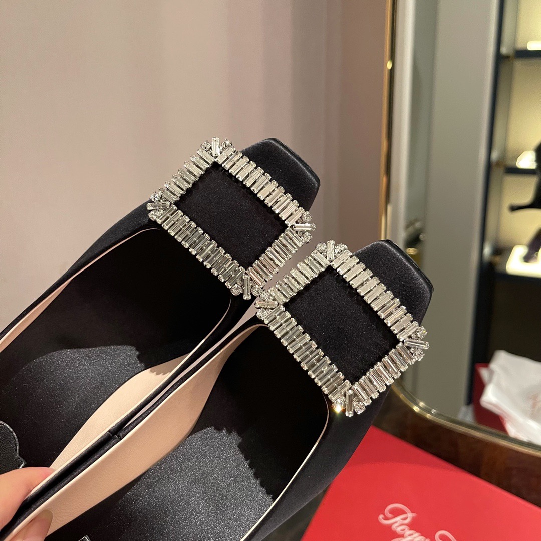 GIÀY ROGER VIVIER RIHNSTONE VELVET Black
