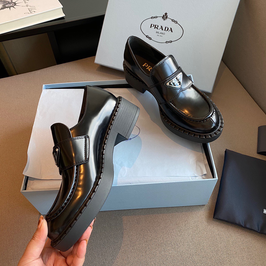 GIÀY PRADA Leather loafer