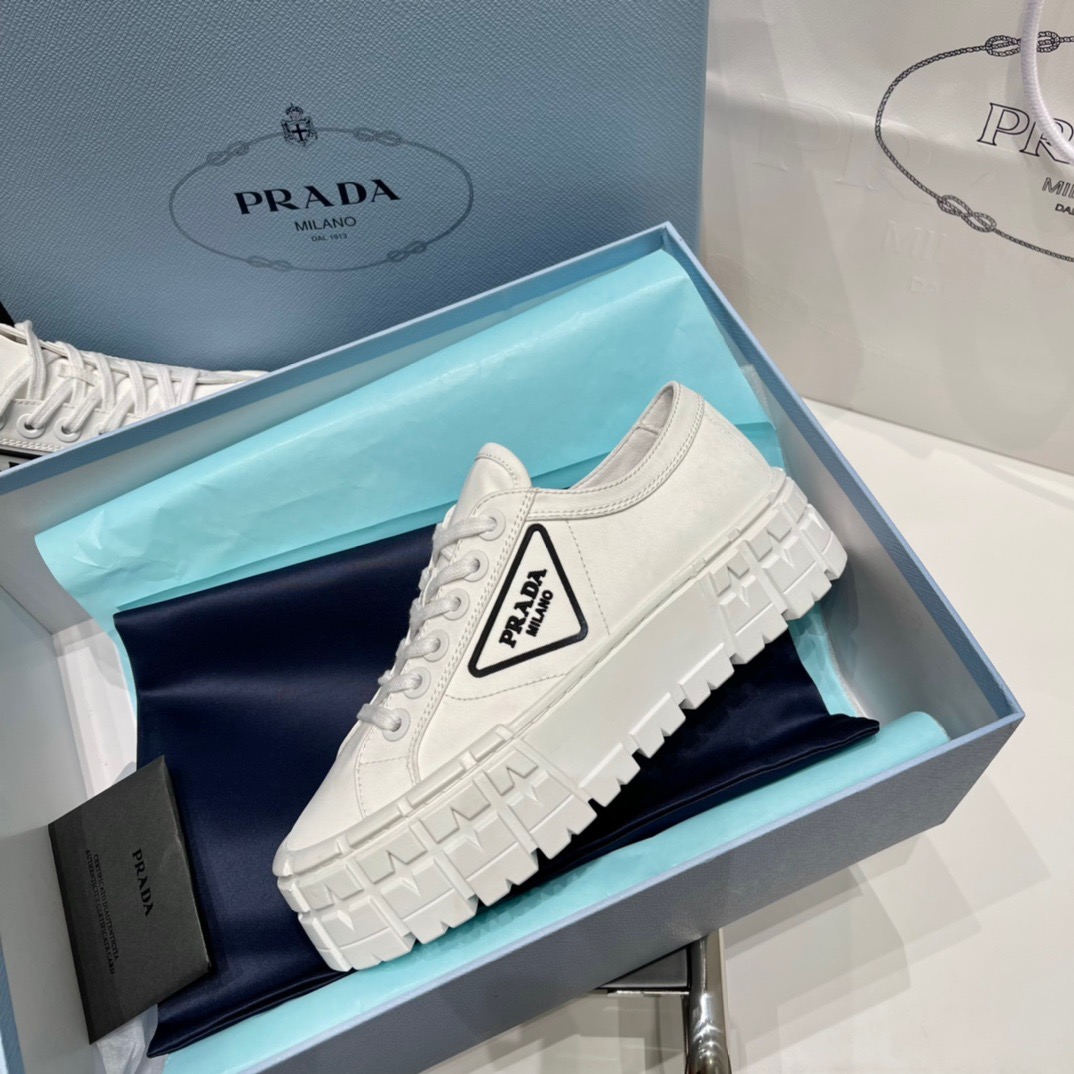 GIÀY PRADA TRIANGLE LOGO SNEAKERS SHOES