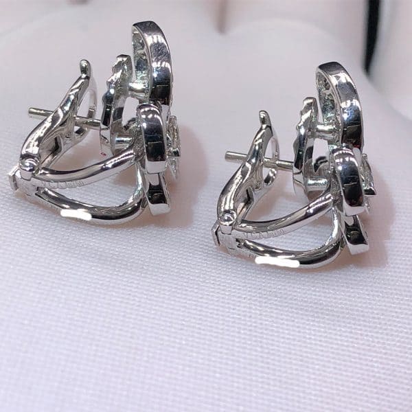 Hoa tai kim cương hình con bướm bằng vàng trắng 18k của Van Cleef & Arpels 18K  (Liên hệ để biết giá)