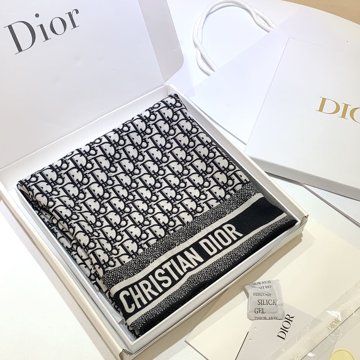 KHĂN CHRISTIAN DIOR Letter cashmere scarf