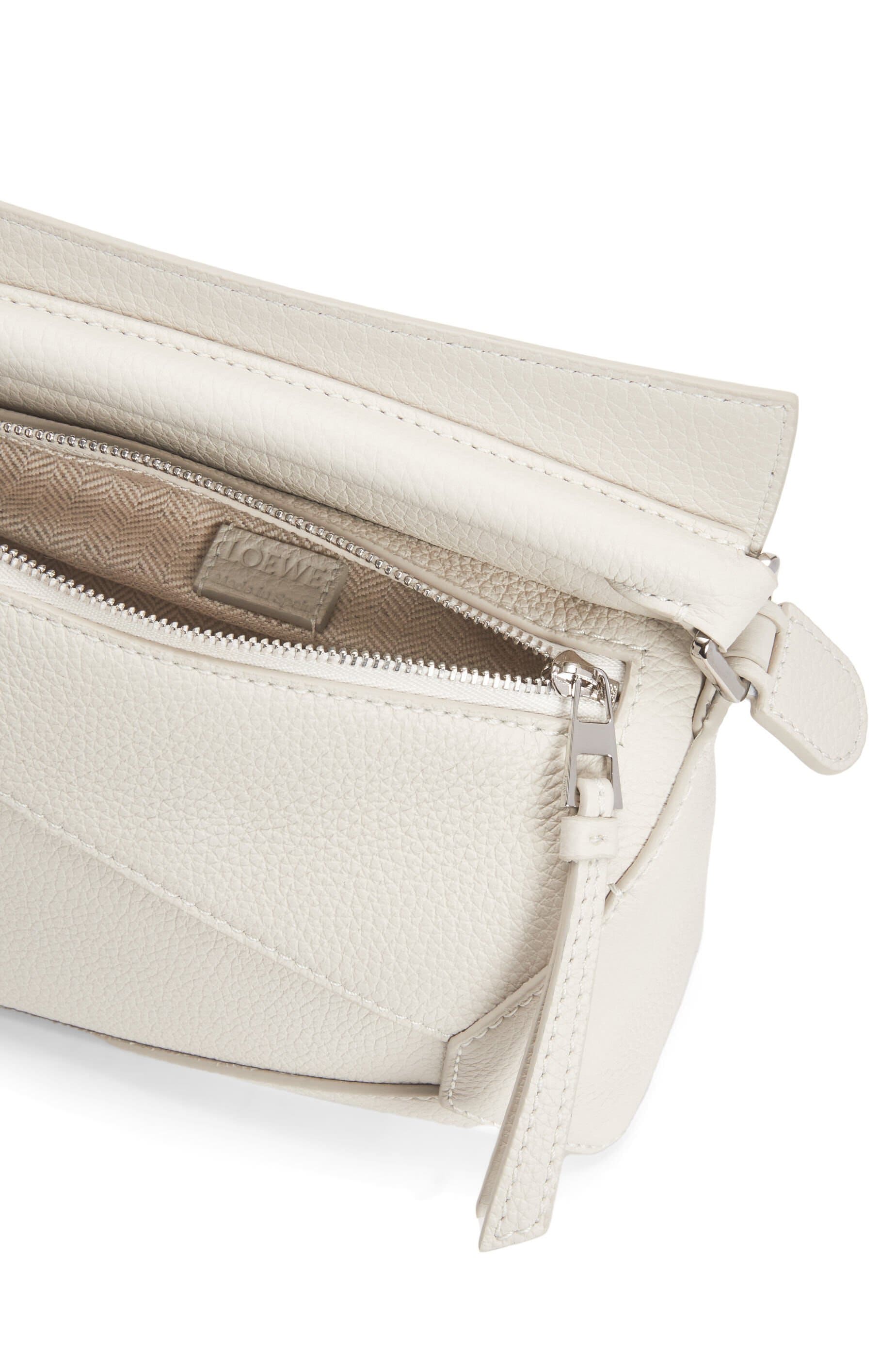 Túi LOEWE Mini Puzzle bag in soft grained calfskin white