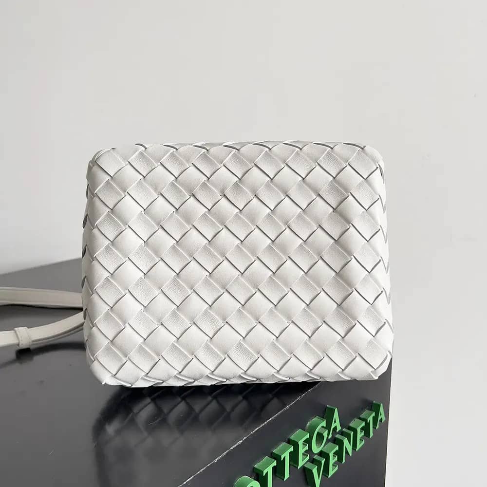 TÚI Bottega Veneta Women Small Andiamo Parachute-White