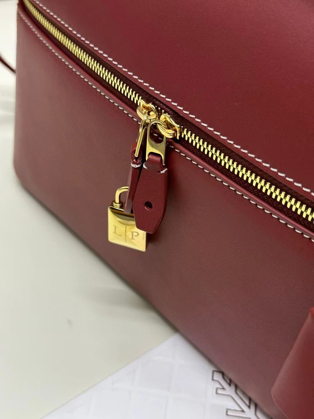 TÚI Loro Piana Women Extra Pocket L27 in Sheepskin Leather Bordeaux