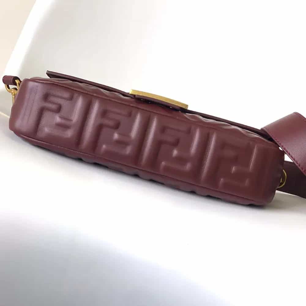TÚI Fendi Women Medium Baguette da màu nâu đỏ