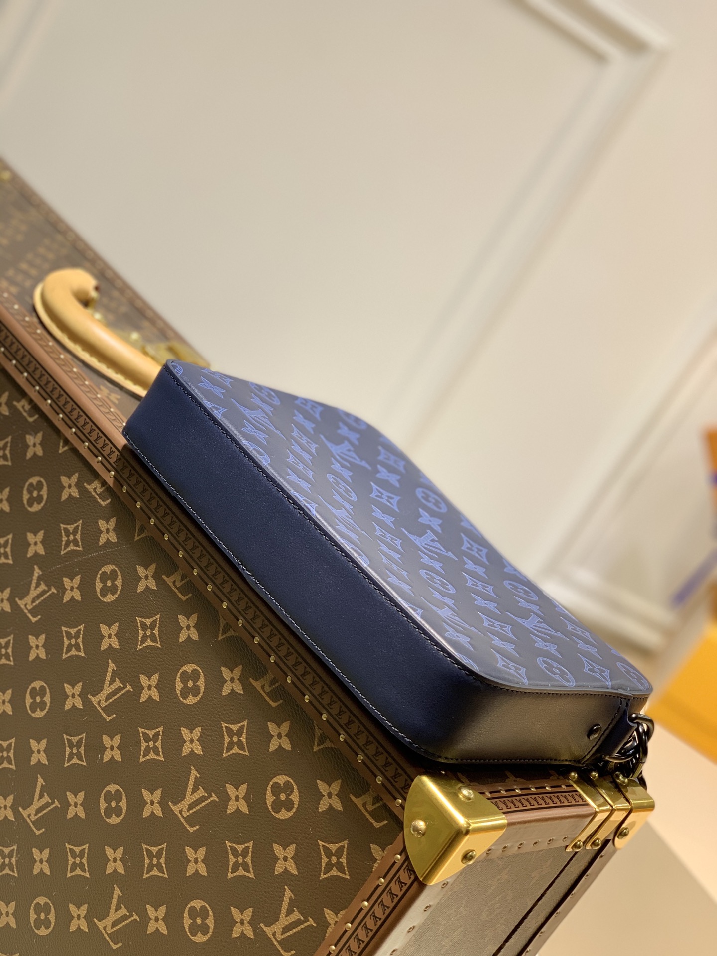 TÚI LOUIS VUITTON Duo Monogram Shadow Messenger Bag