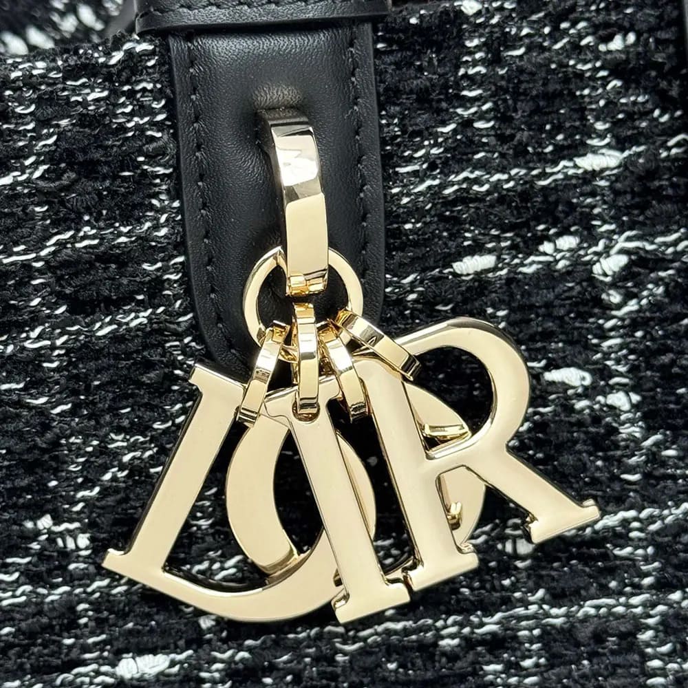 TÚI Dior Toujours màu đen vải tuýt có họa tiết Cannage màu trắng cỡ trung