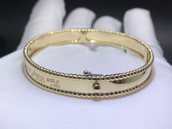 Vòng tay vàng 18k đặc trưng của Van Cleef & Arpels Perlée 18K  (Liên hệ để biết giá)