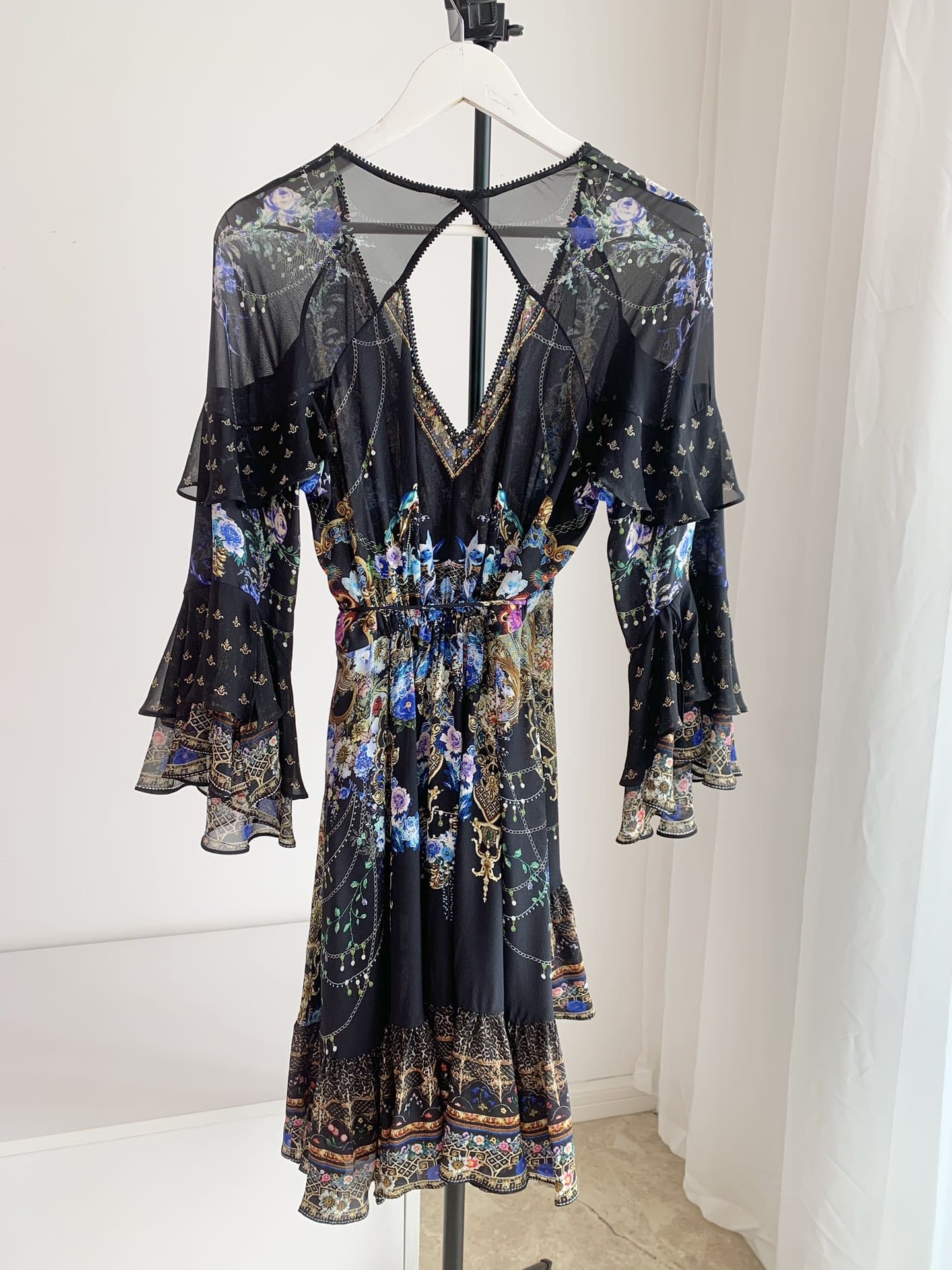 VÁY CAMILLA V NECK Black Diamonds Pressed Floral Print Long Sleeve High Classy