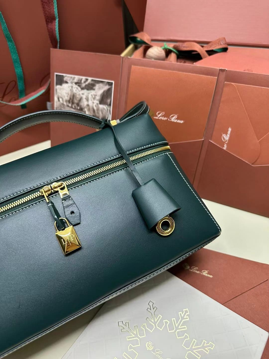TÚI Loro Piana Women Extra Pocket L27 in Sheepskin Leather Green
