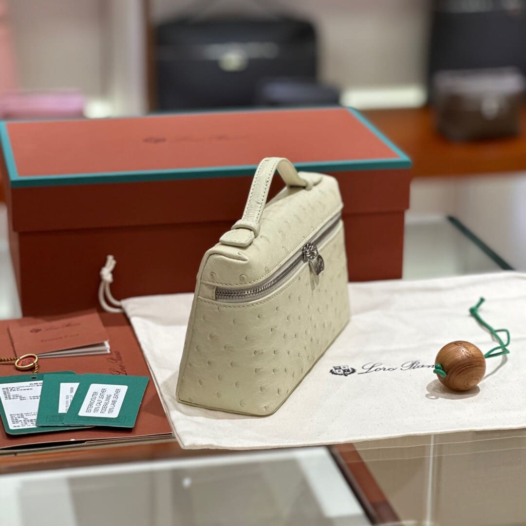TÚI Loro Piana Women Extra Pocket L27 in Ostrich Leather White da đà điểu(Gía Liên Hệ)