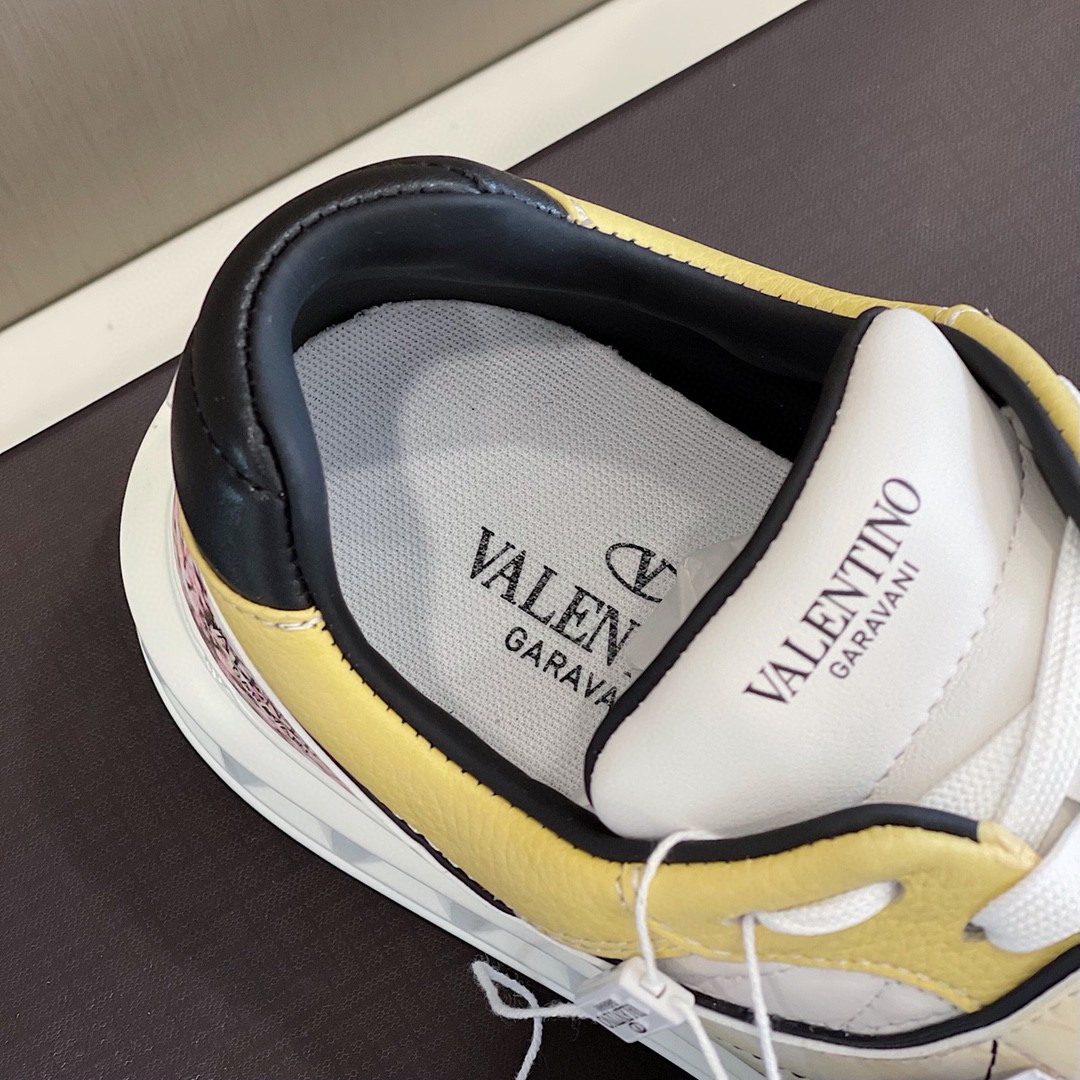 GIÀY VALENTINO STUDD LEATHER SNEAKER SHOES AAA