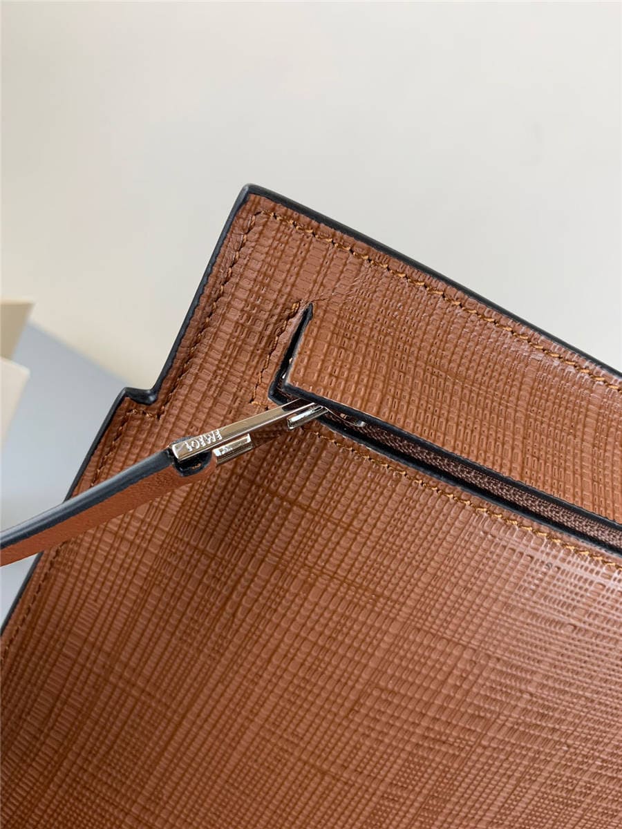Túi LOEWE new embossed leather T pouch clutch Brown