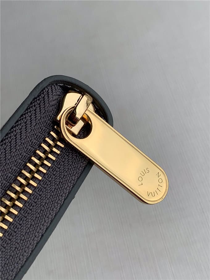 Ví LOUIS VUITTON zippy wallet