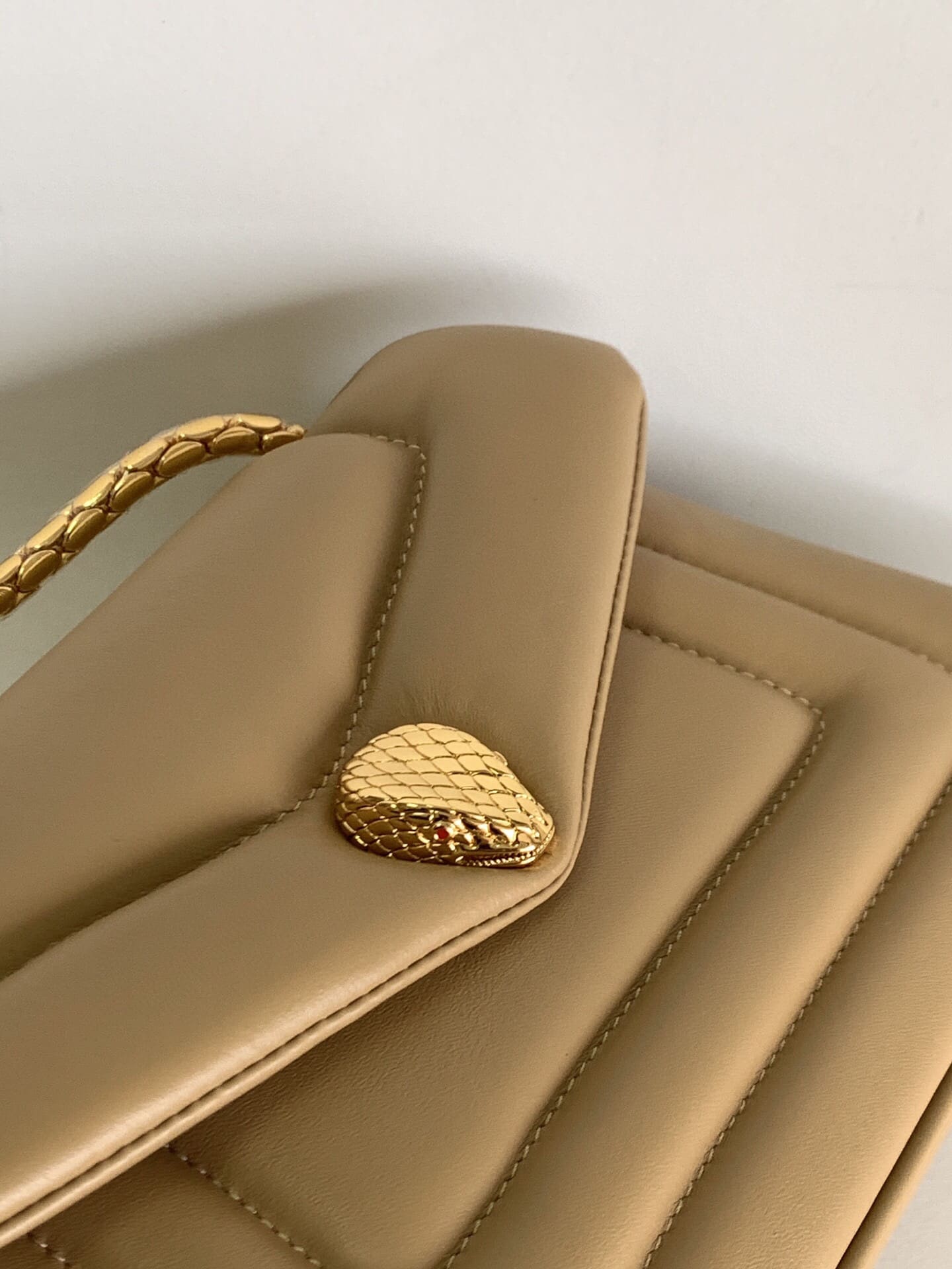 TÚI BVLGARI SERPENTI CALFSKIN CREAM