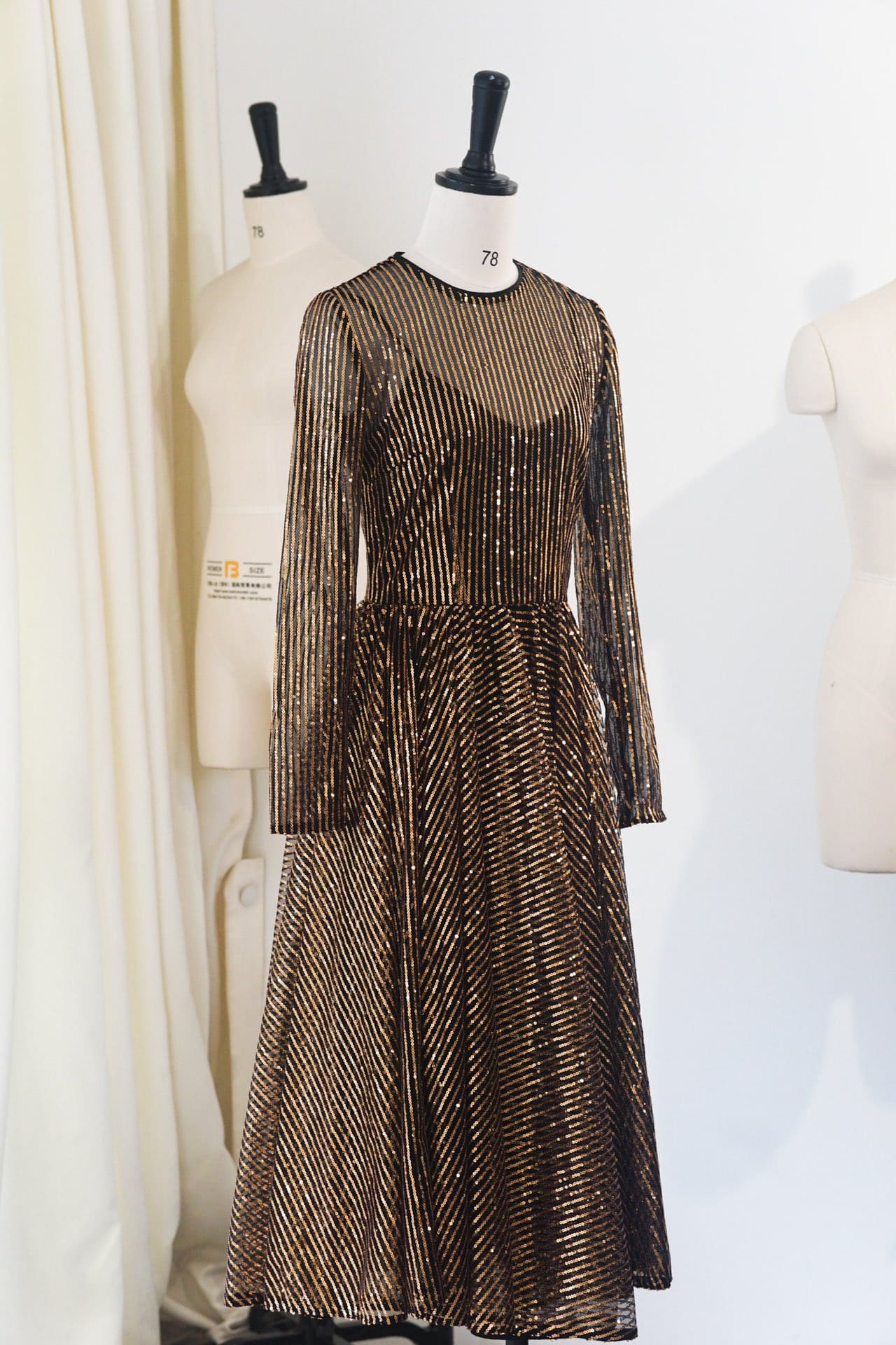 VÁY DOLCE & GABBANA ROUND NECK SEQUIN PARTY LONG DRESS High Classy