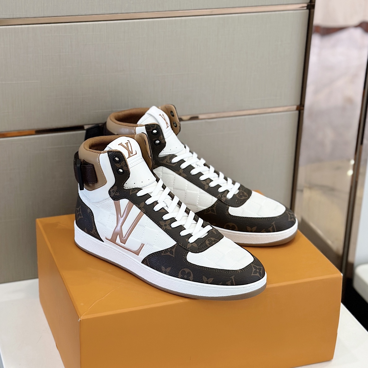 GIÀY LOUIS VUITTON RIVILI MONOGRAM SNEAKERS SHOES AAA
