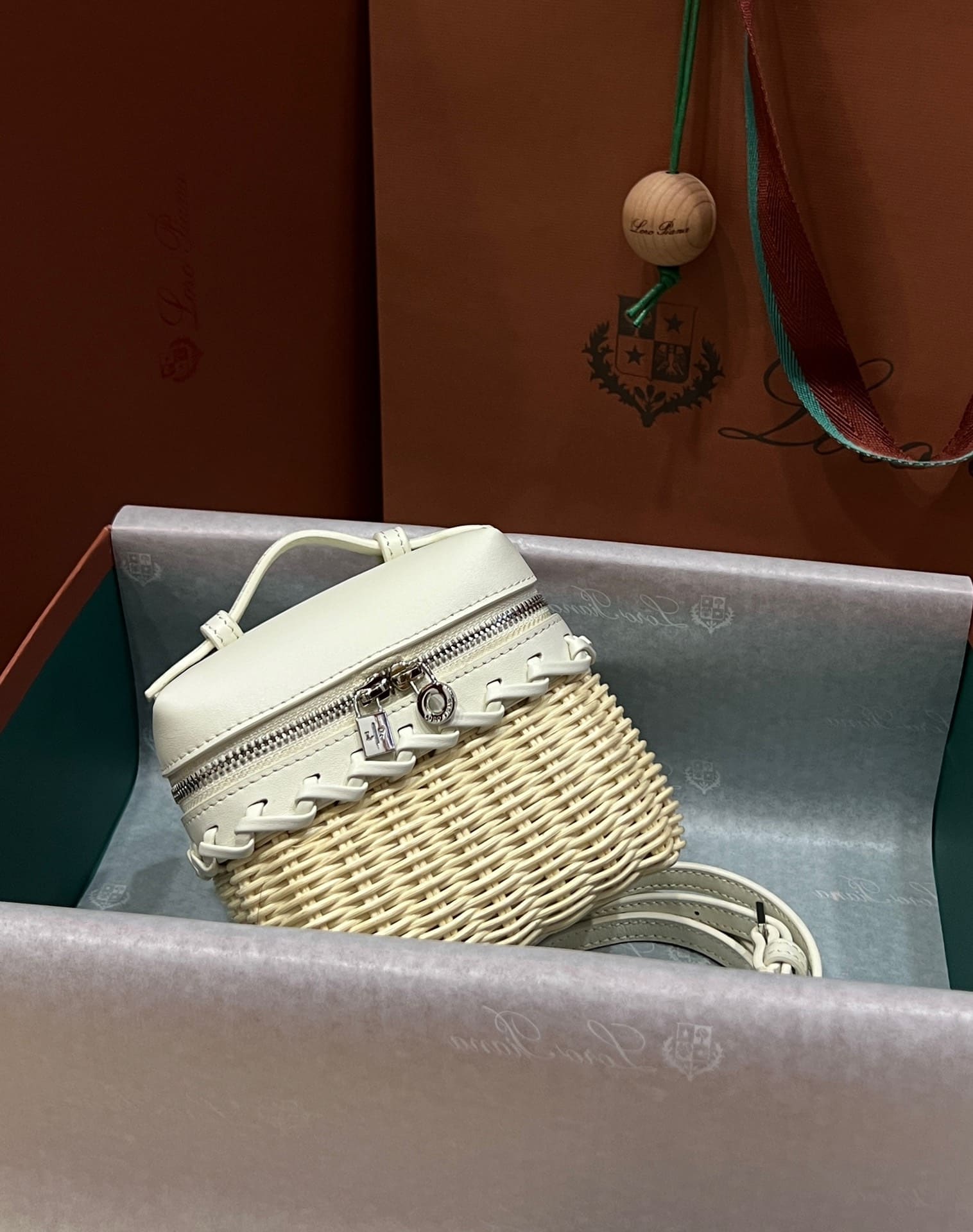 TÚI Loro Piana Women Extra Pocket Cross Body Wicker bằng da bê kết hợp tre đan